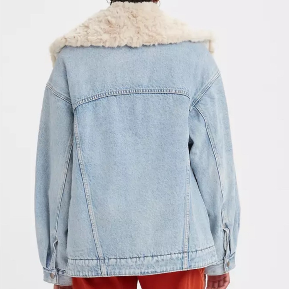 Levi's Light Blue Denim Jacket with Cream Faux Fur Collar - Picture 2 of 6